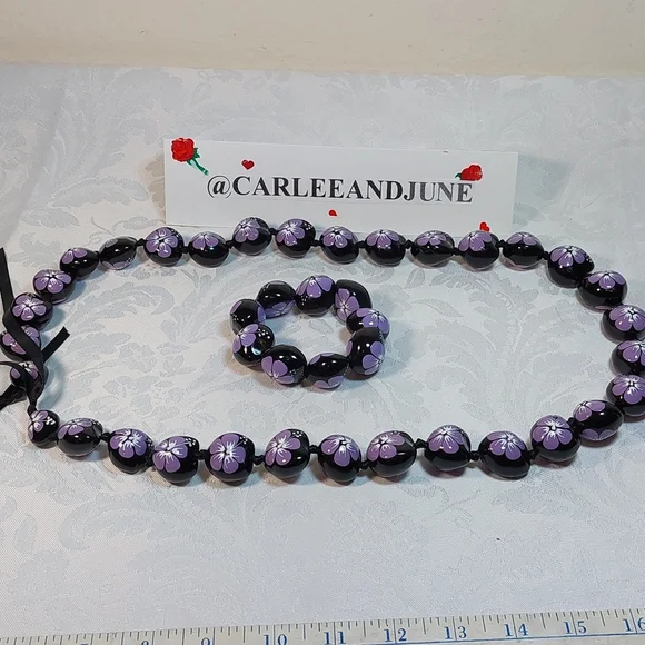 Kykui nut, hand made necklace and bracelet. Beautiful black with lavender. Kykui - Picture 1 of 2